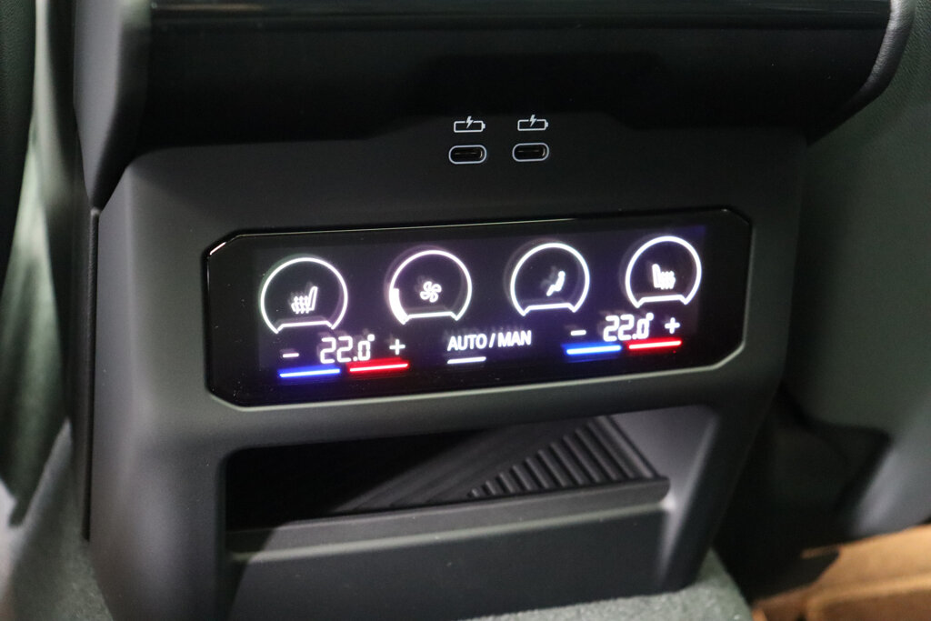 BMW i5 28