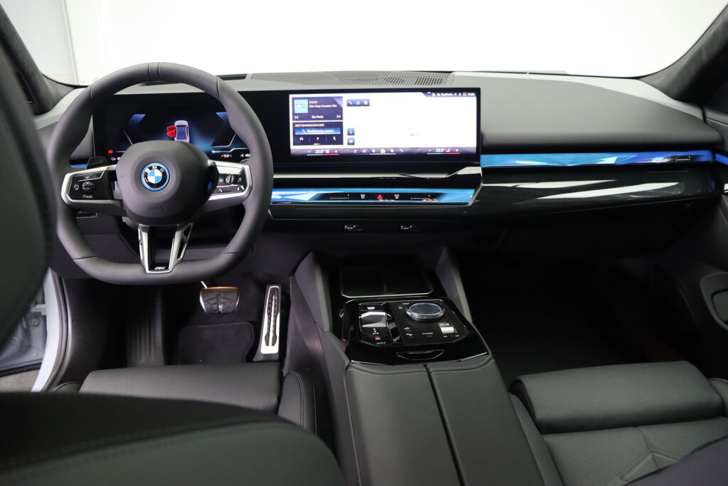BMW i5 29