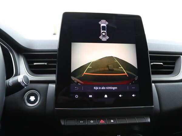 Parkeersensoren achter met achteruitrijcamera en sonische weergave Parkeersensoren achter met achteruitrijcamera en sonische weergave