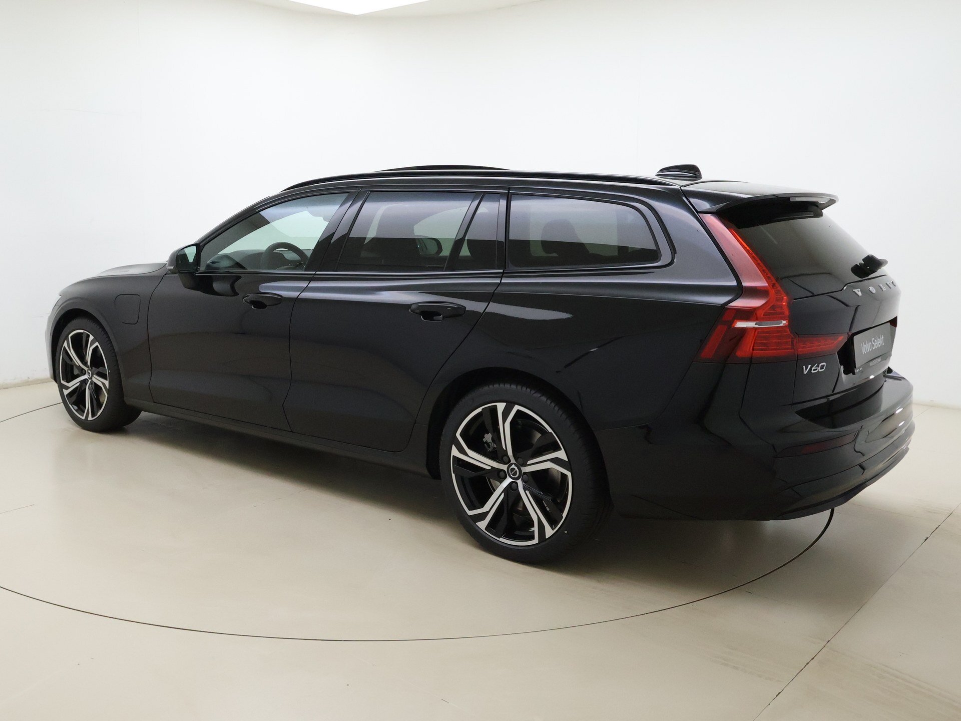 Volvo V60 2.0 T6 Plug-in hybrid AWD Plus Dark - Afbeelding 2