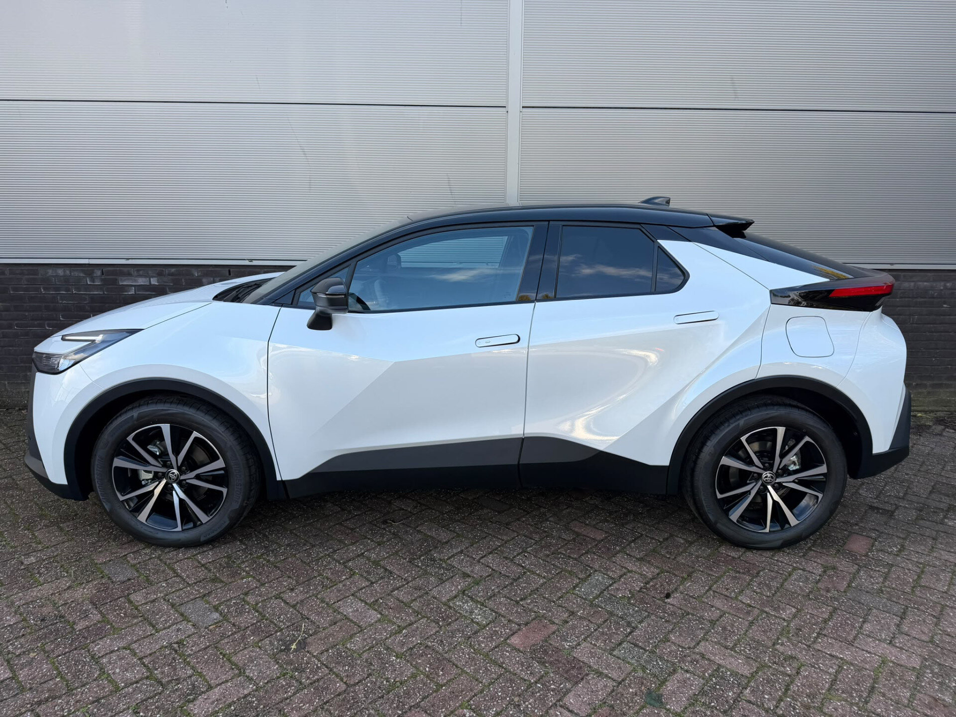 Toyota C-HR 1.8 Hybrid 140 Dynamic Bi-tone - Afbeelding 2