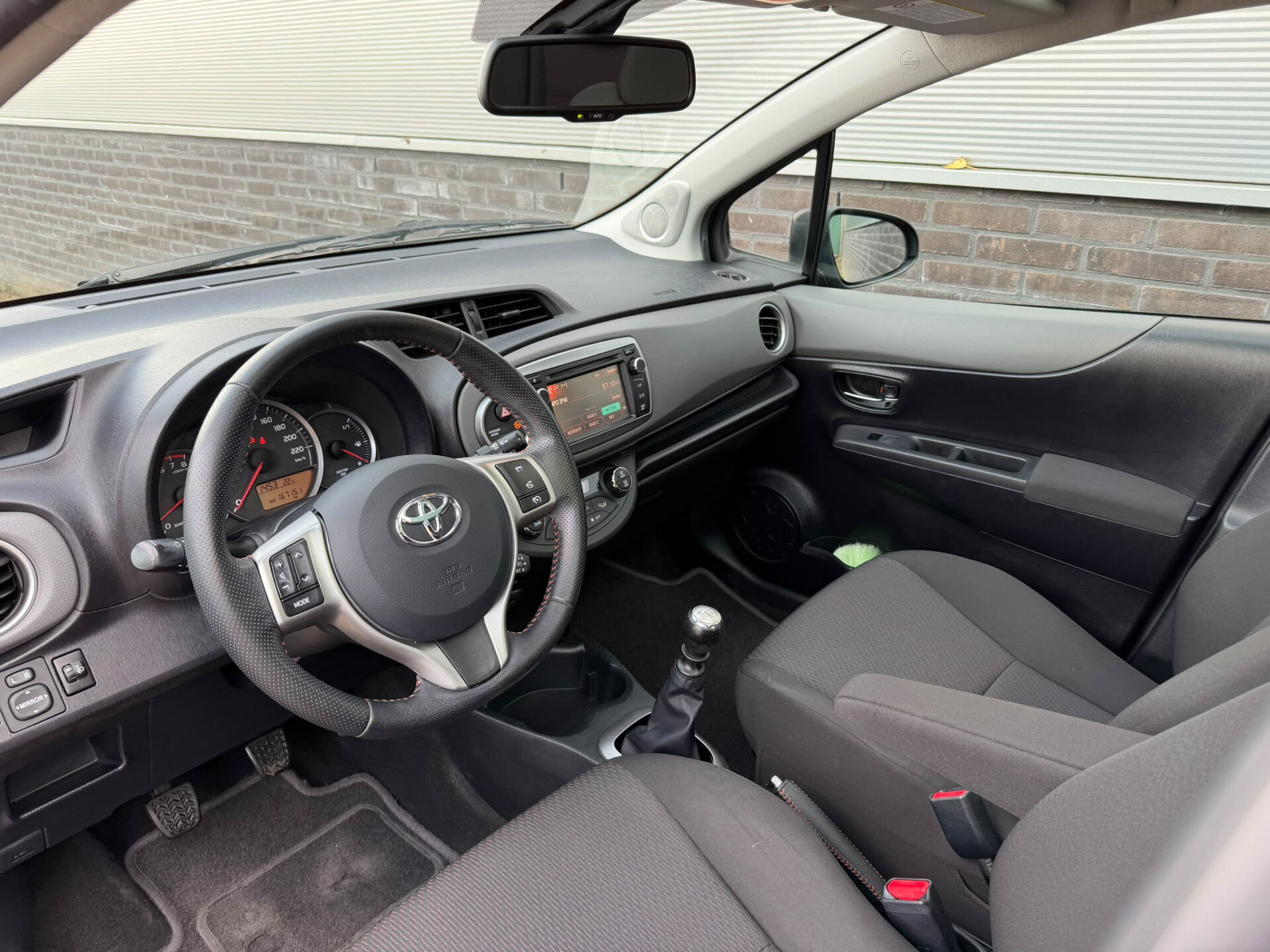 Toyota Yaris 1.3 VVT-i Dynamic Met Trekhaak - Afbeelding 4