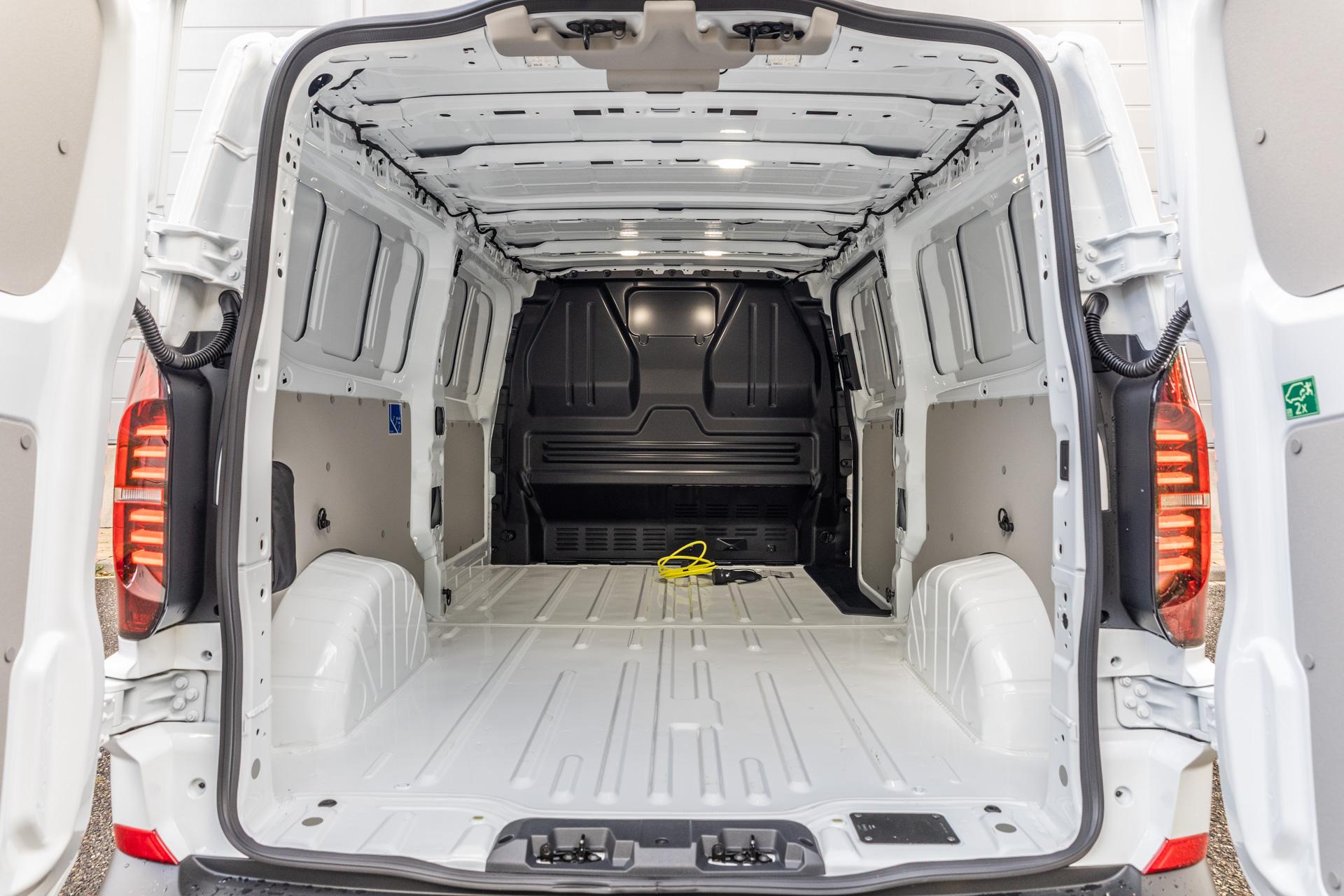 Volkswagen Transporter 2.5 eHybrid 233pk L2H1 30 Life - Afbeelding 5