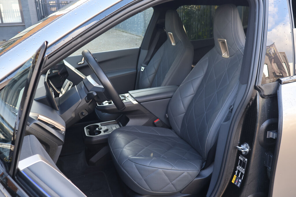 BMW iX 4