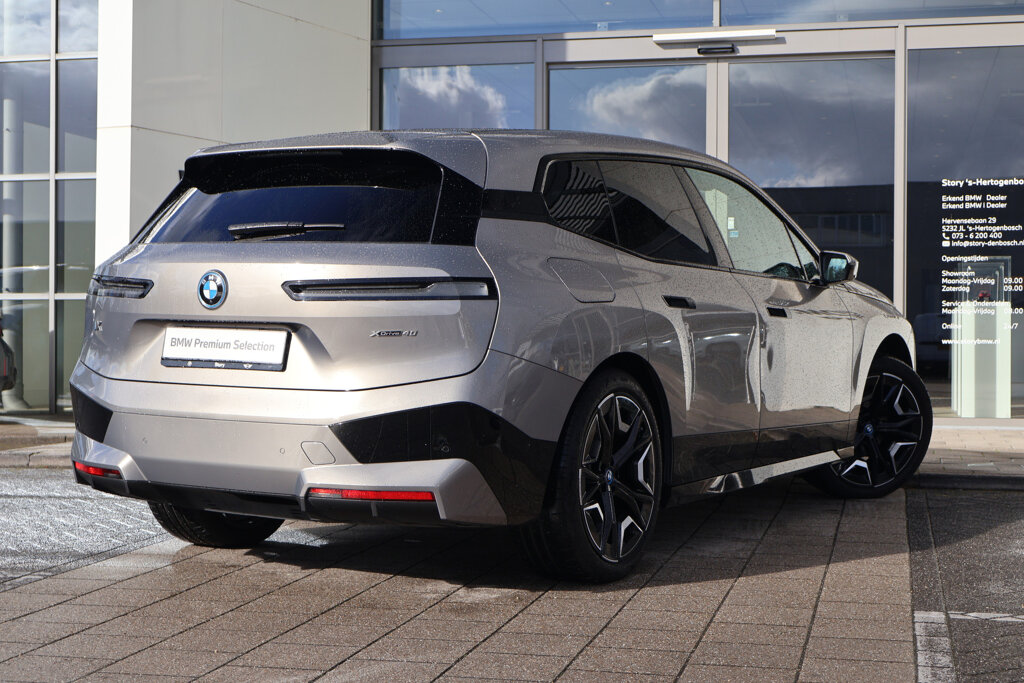 BMW iX 12