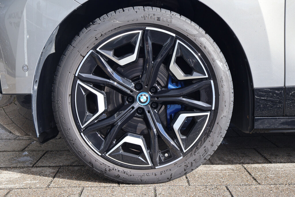 BMW iX 14