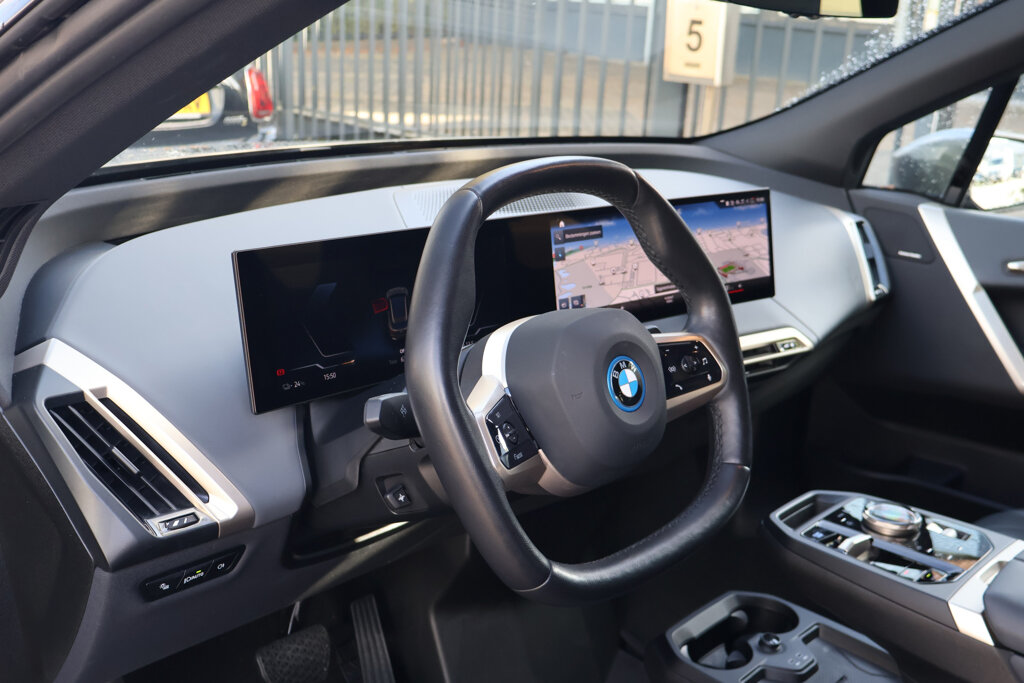 BMW iX 15