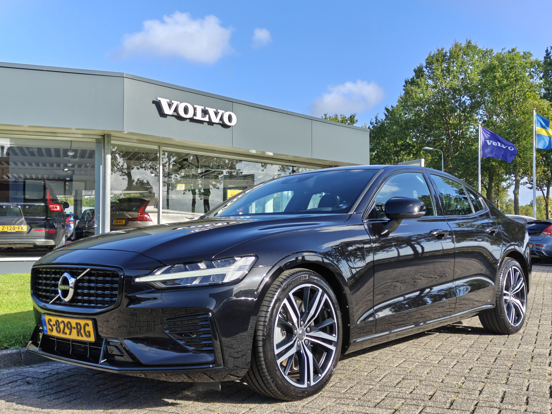 Volvo S60 T6 350PK AWD Recharge Plus Dark - Afbeelding 2