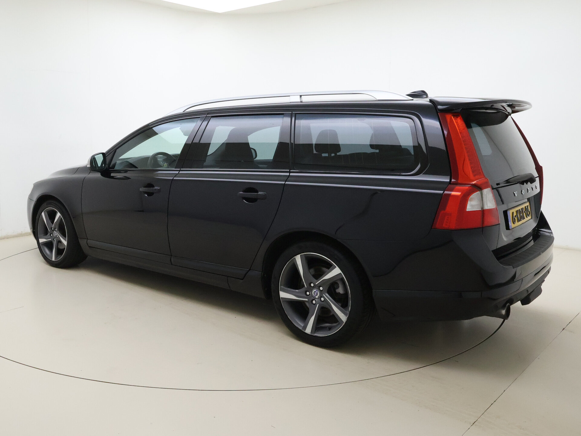 Volvo V70 T4 180PK R-Design - Afbeelding 3