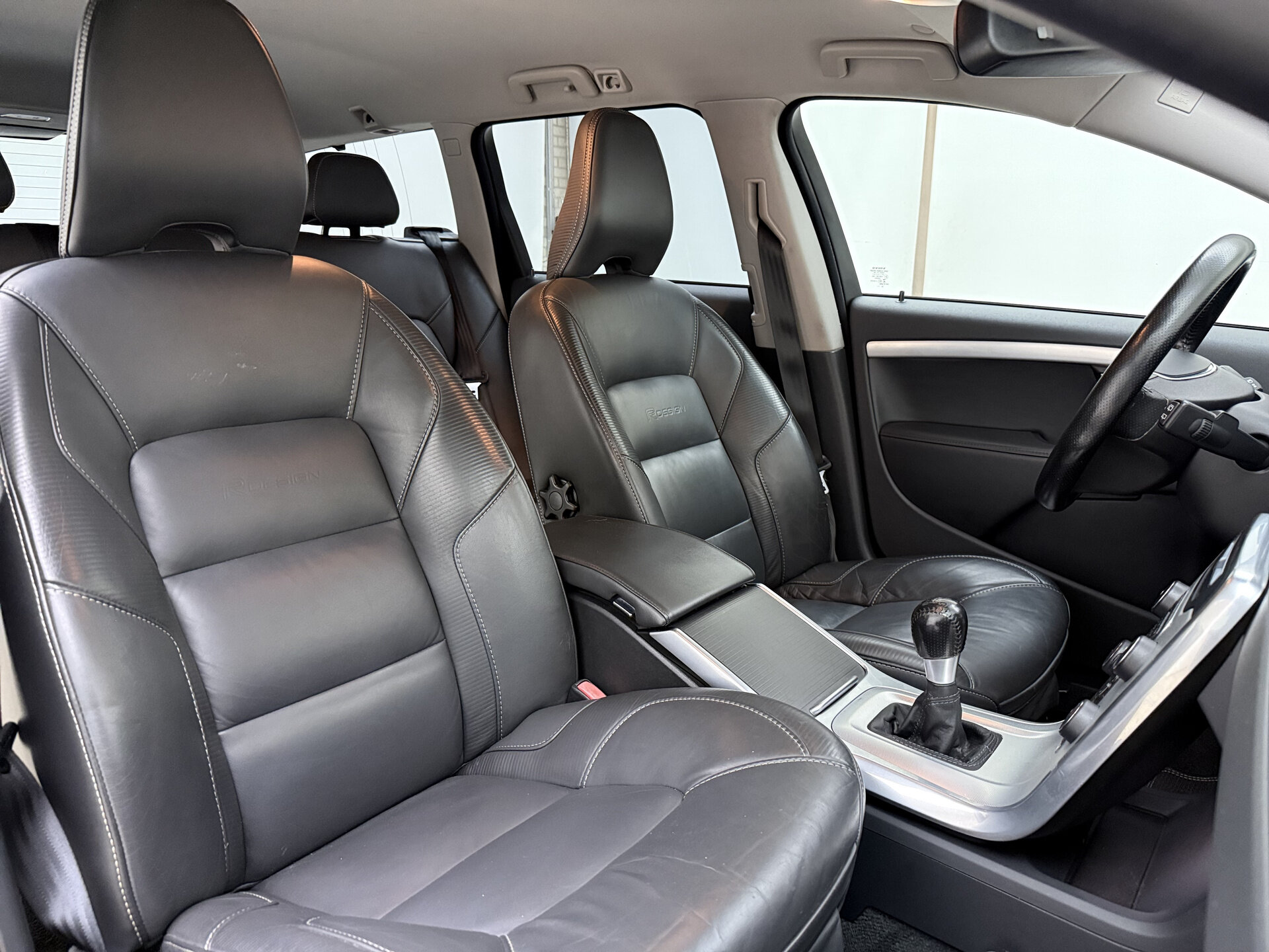 Volvo V70 T4 180PK R-Design - Afbeelding 4