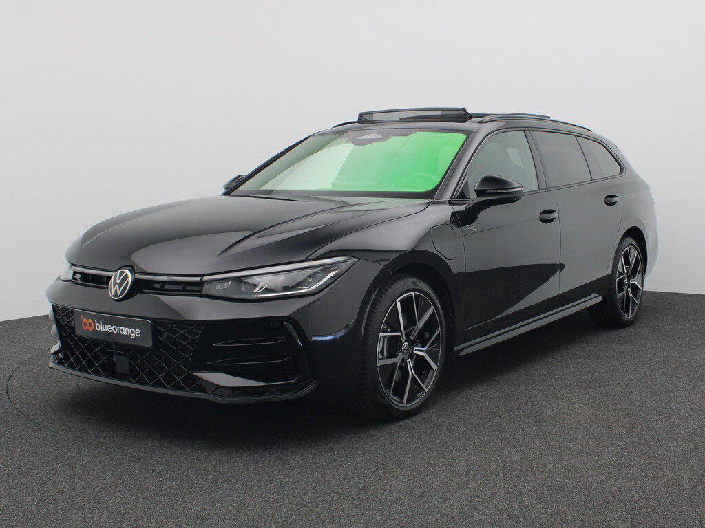 Volkswagen Passat Variant 1.5 eHybrid R-Line Edition 272PK DSG Panoramadak, Trekhaak, Black Style, Leder, Memorystoelen, Harman Kardon Audio, Head-Up Display, 19" LM Velgen, Elektr. Achterklep