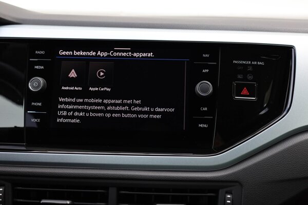 Apple Carplay/Android Auto Apple Carplay/Android Auto