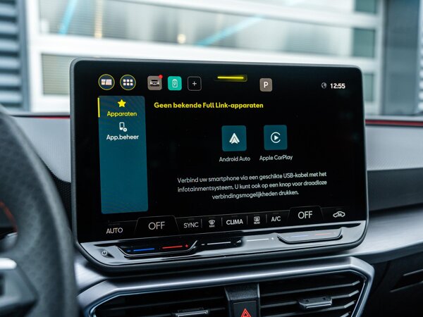 Apple Carplay/Android Auto Apple Carplay/Android Auto