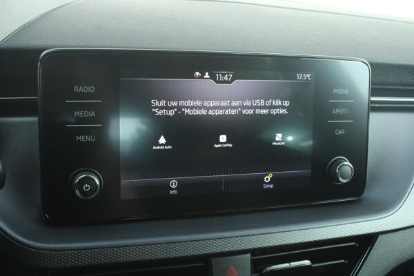 Apple Carplay/Android Auto Apple Carplay/Android Auto