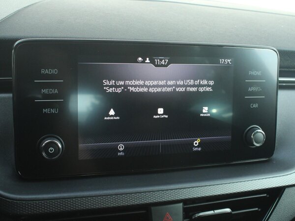 Apple Carplay/Android Auto Apple Carplay/Android Auto