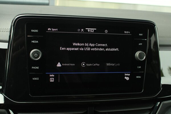 Apple Carplay/Android Auto Apple Carplay/Android Auto