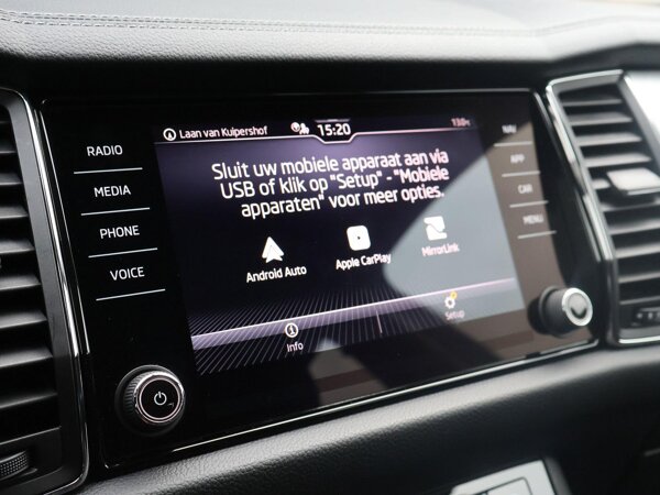 Apple Carplay/Android Auto Apple Carplay/Android Auto