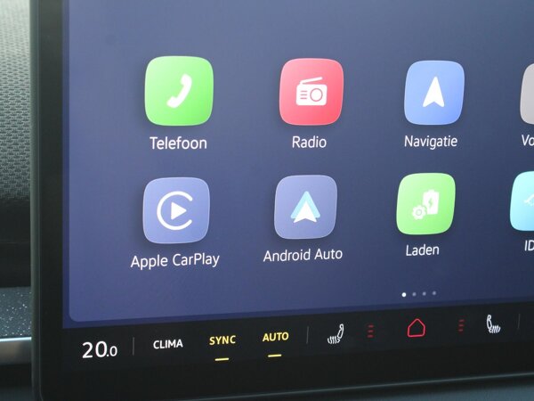 Apple Carplay/Android Auto Apple Carplay/Android Auto