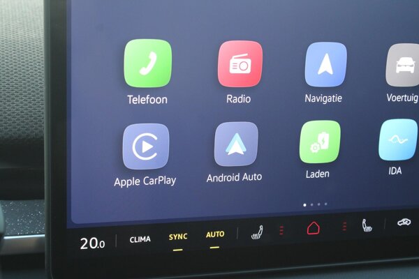 Apple Carplay/Android Auto Apple Carplay/Android Auto