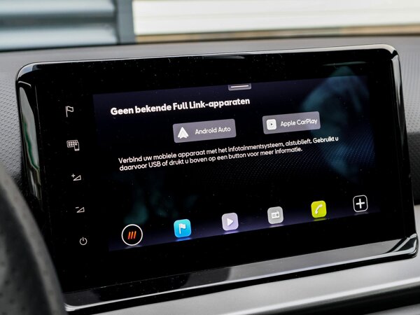 Apple Carplay/Android Auto Apple Carplay/Android Auto