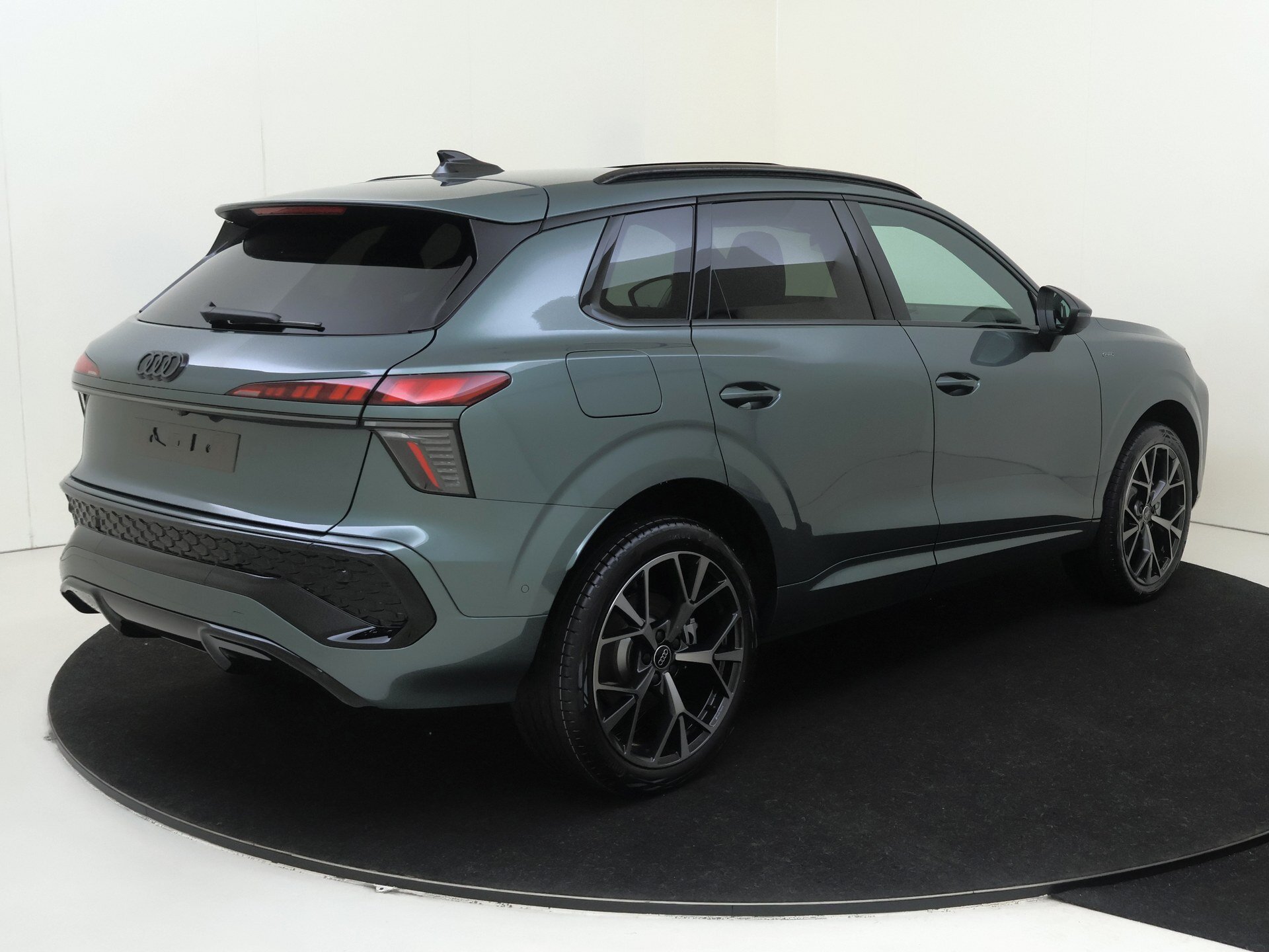 Audi Q3 e-hybrid S tronic 6 272pk - Afbeelding 2