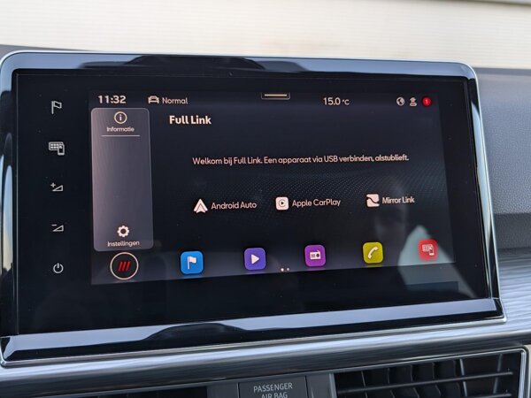 Apple Carplay/Android Auto Apple Carplay/Android Auto