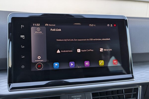 Apple Carplay/Android Auto Apple Carplay/Android Auto