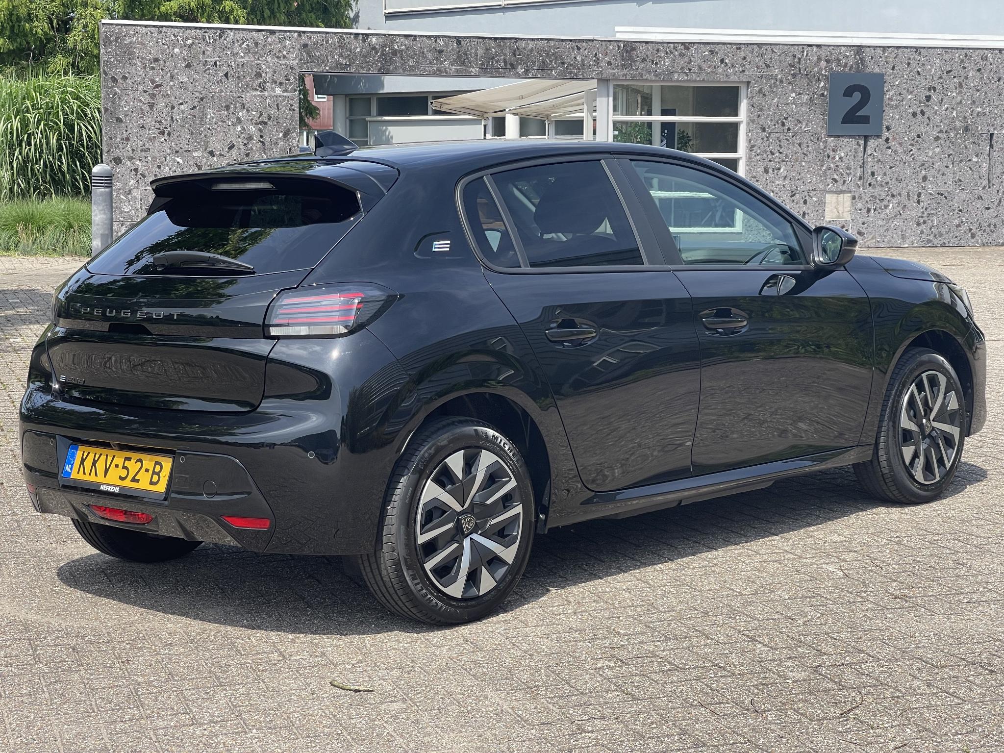 Peugeot e-208
