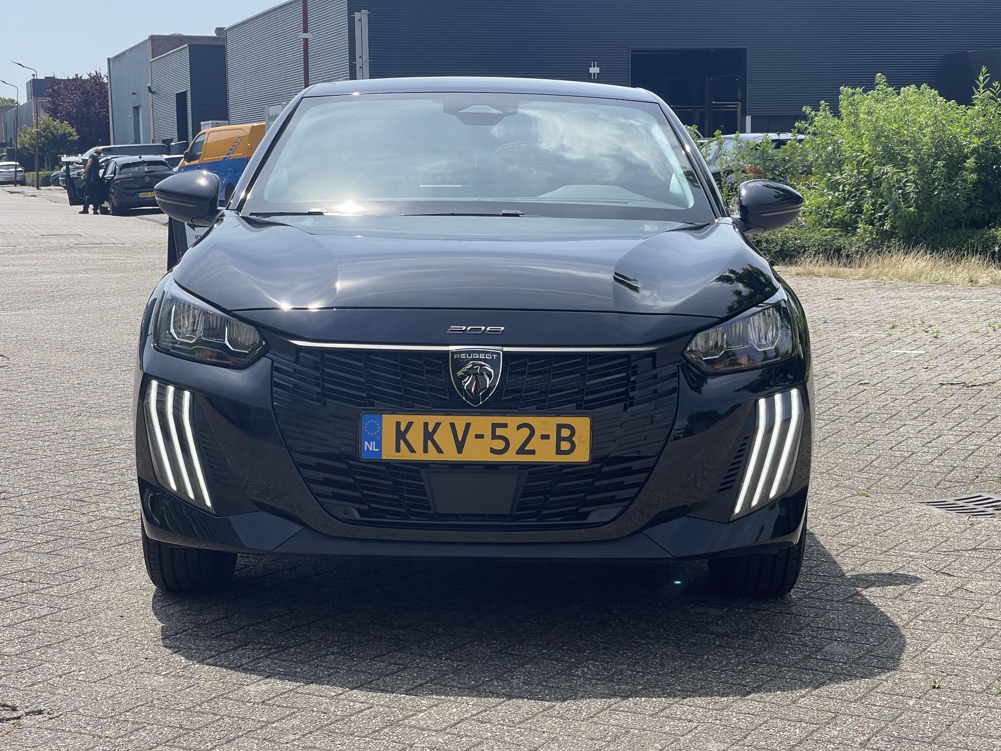 Peugeot e-208