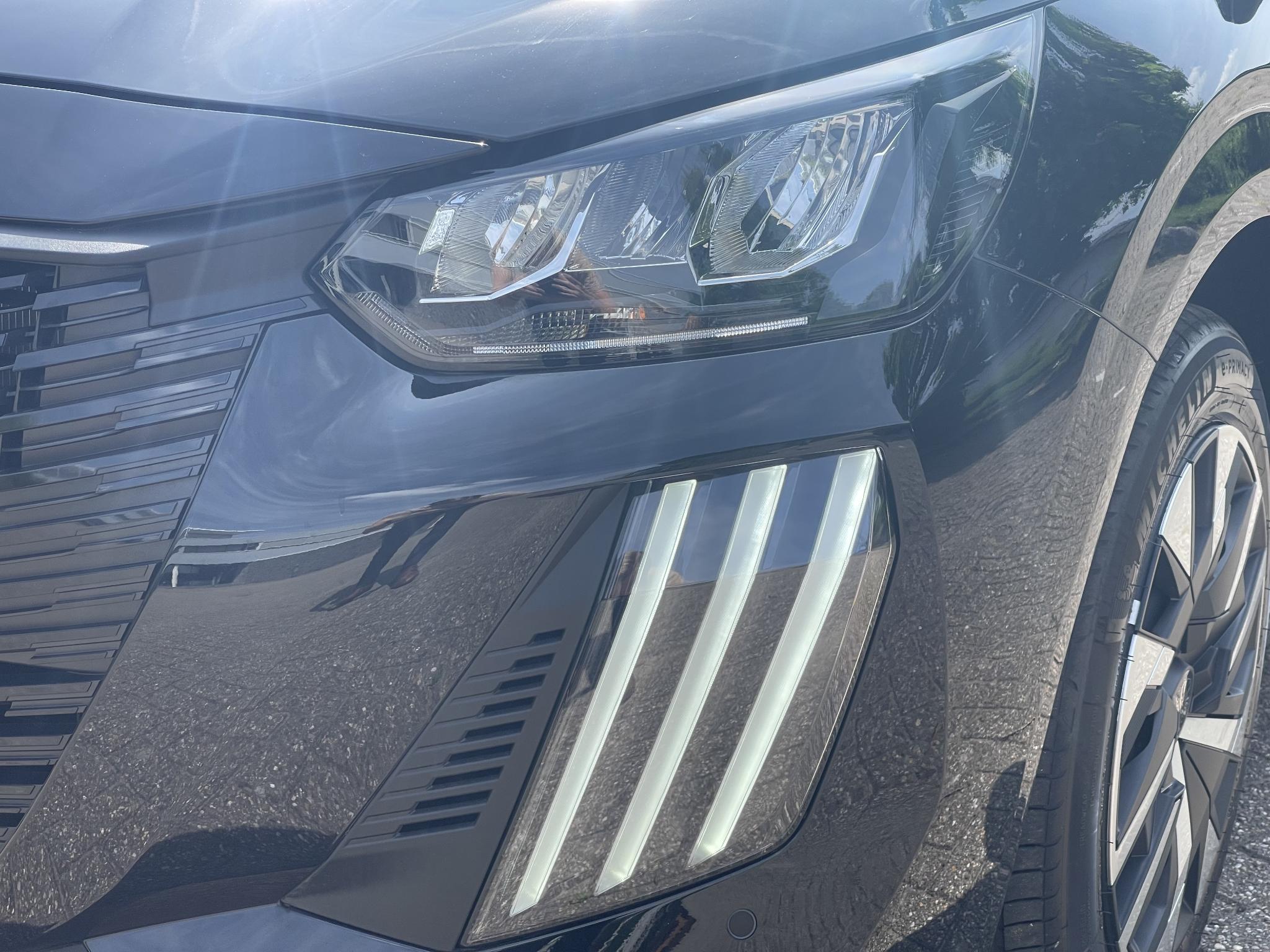Peugeot e-208