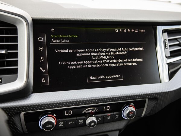 Apple Carplay/Android Auto Apple Carplay/Android Auto