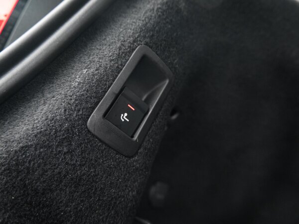 Trekhaak elektrisch uitklapbaar Trekhaak elektrisch uitklapbaar
