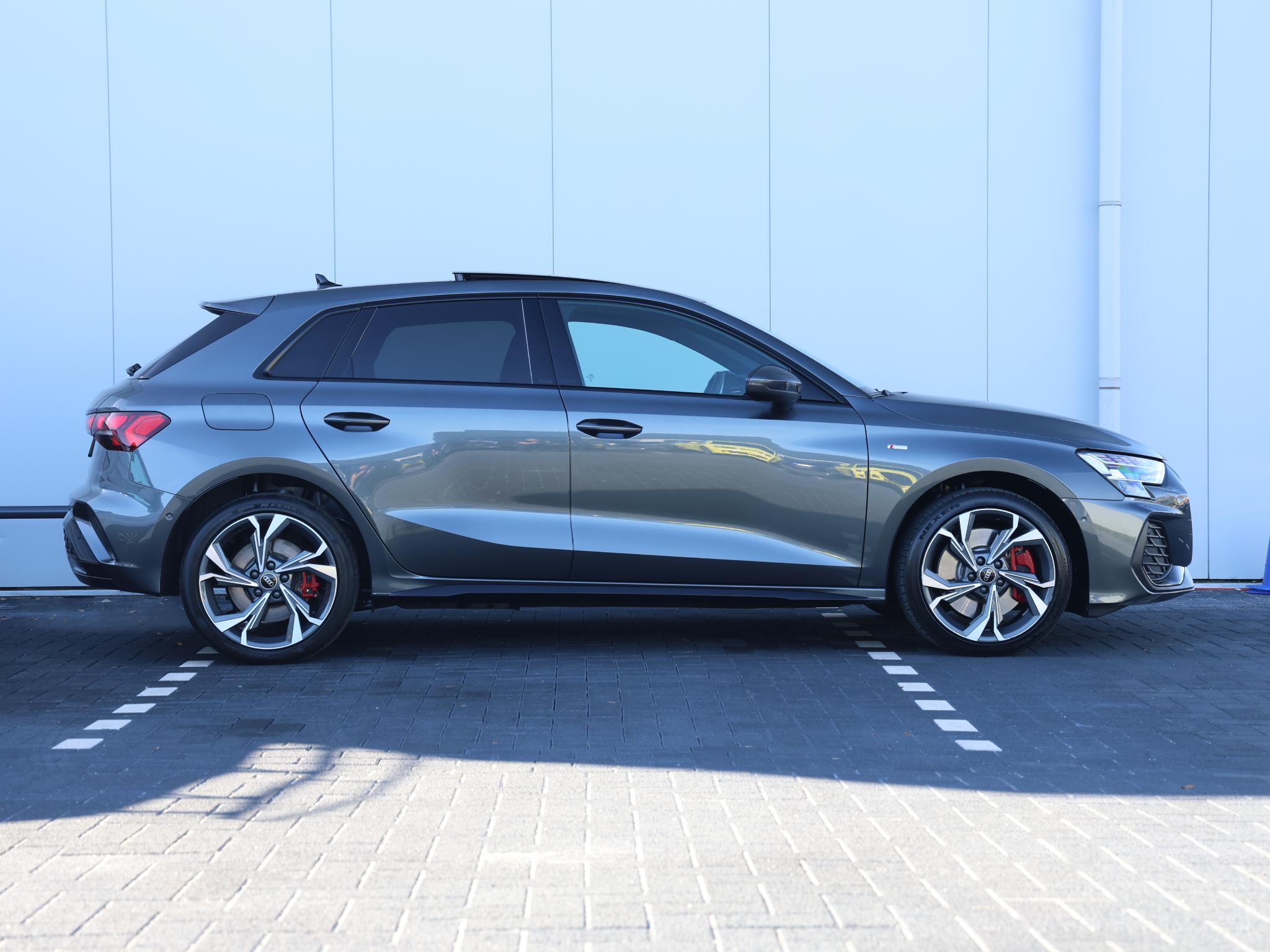 Audi A3 Sportback 45 TFSI e S edition Competition - Afbeelding 2