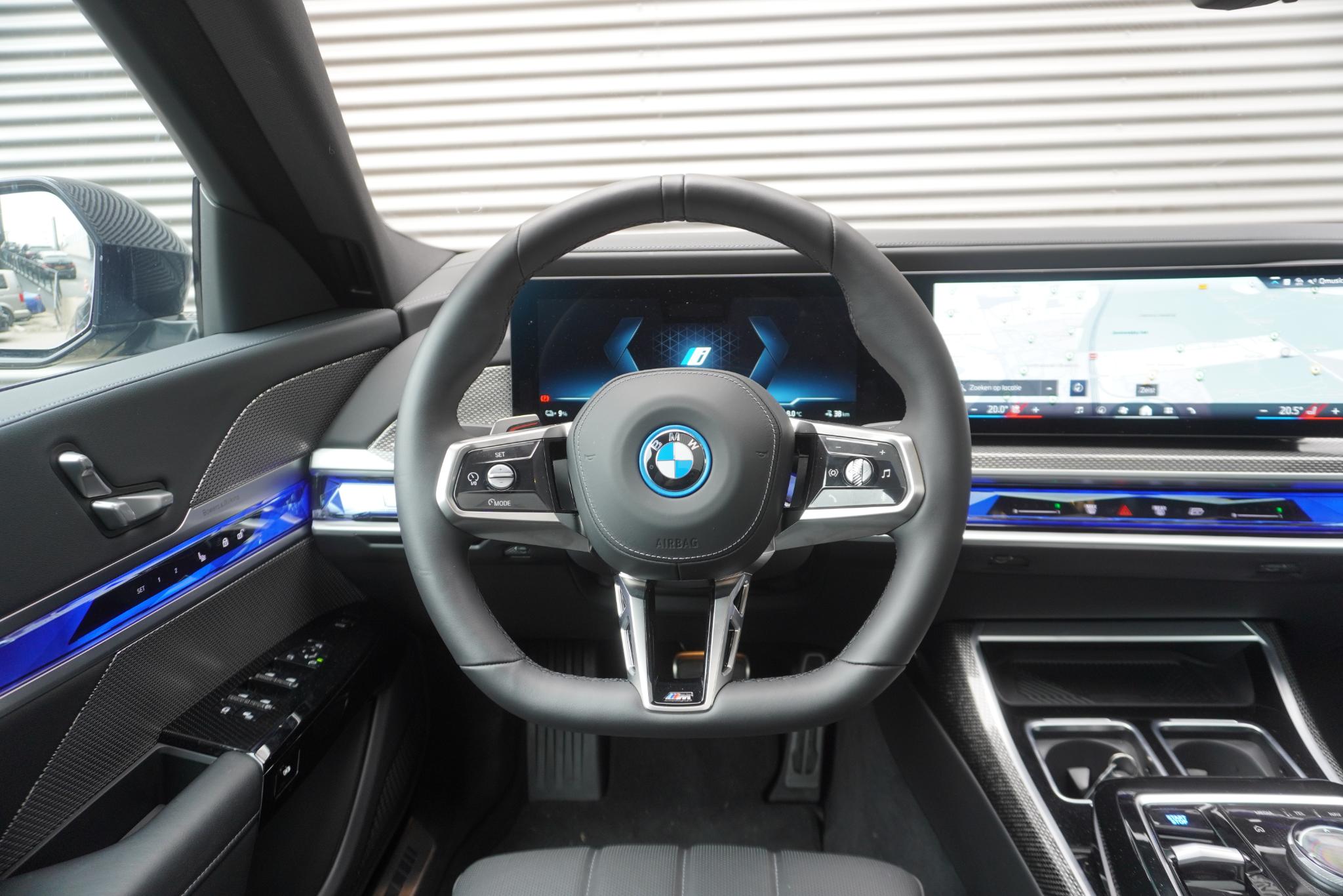 BMW i7