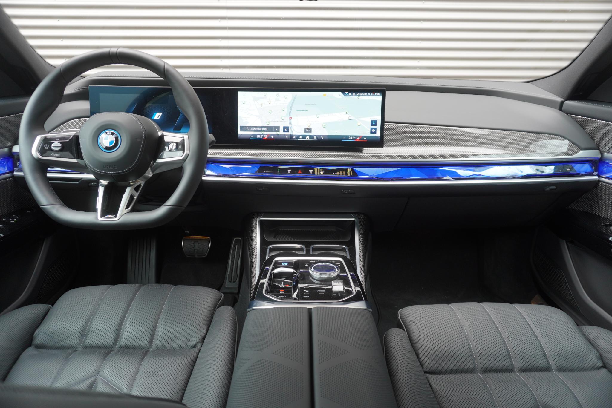 BMW i7