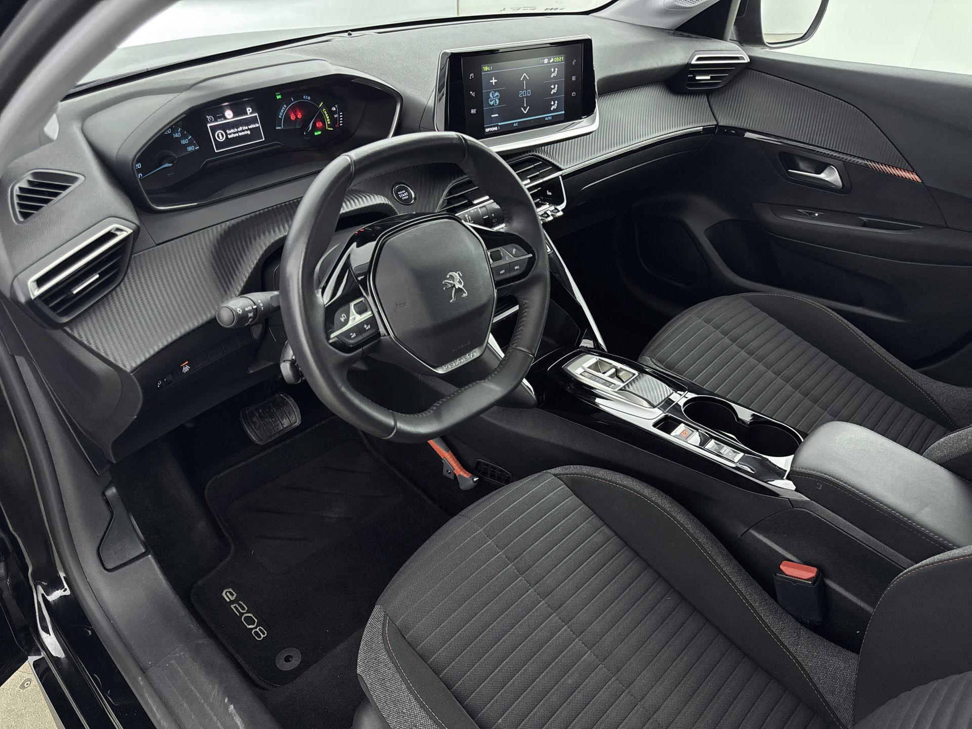 Peugeot e-208