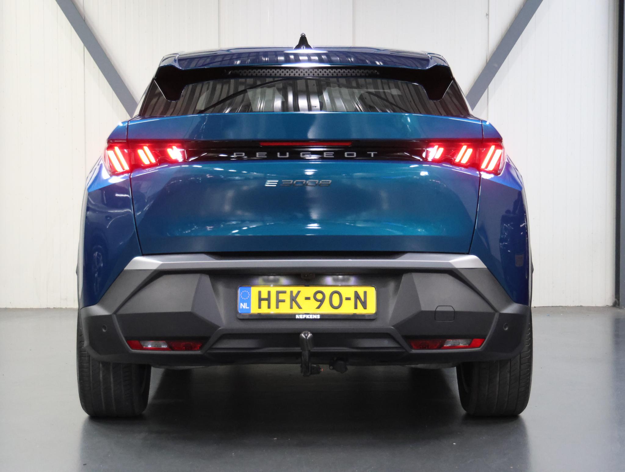 Peugeot e-3008
