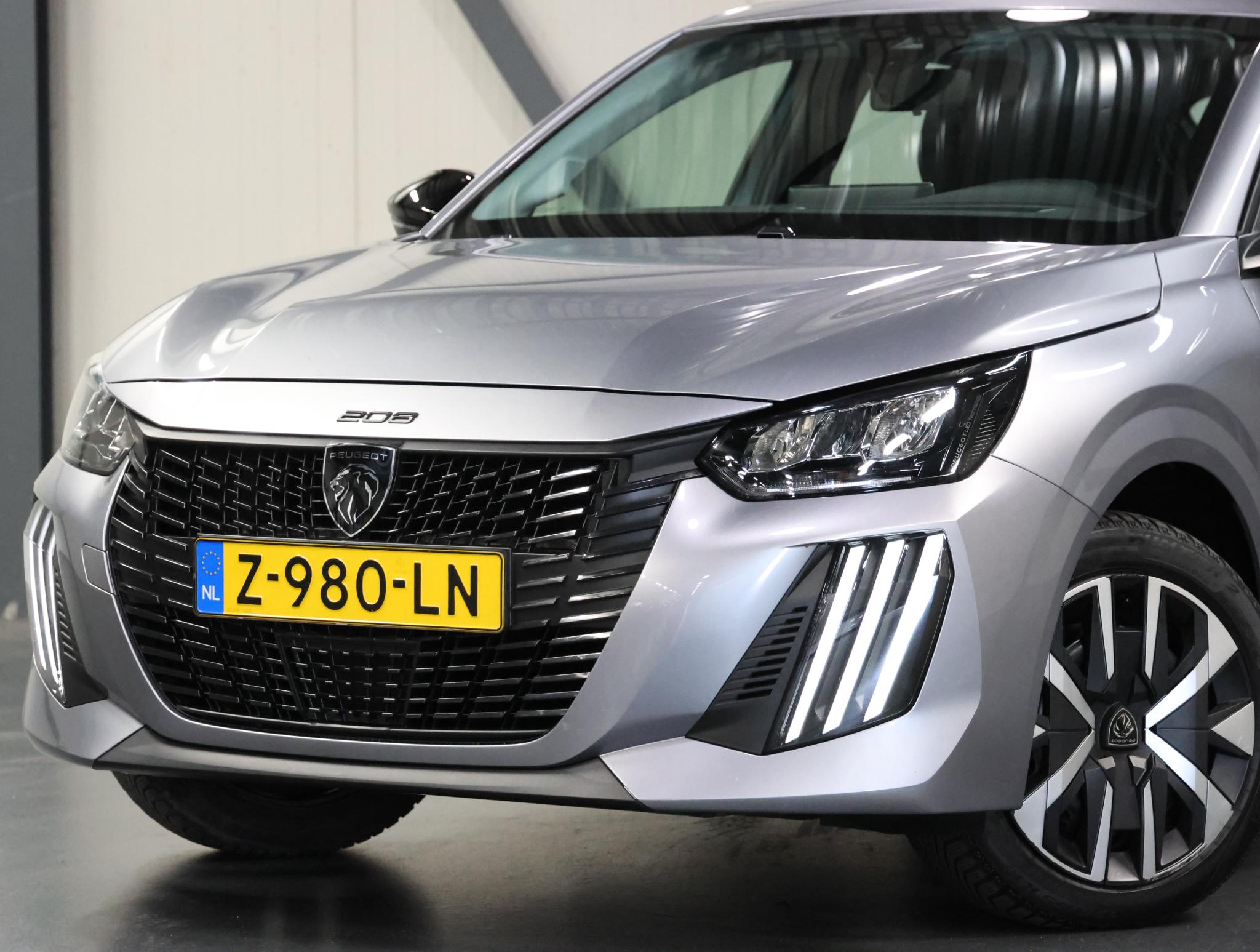 Peugeot e-208