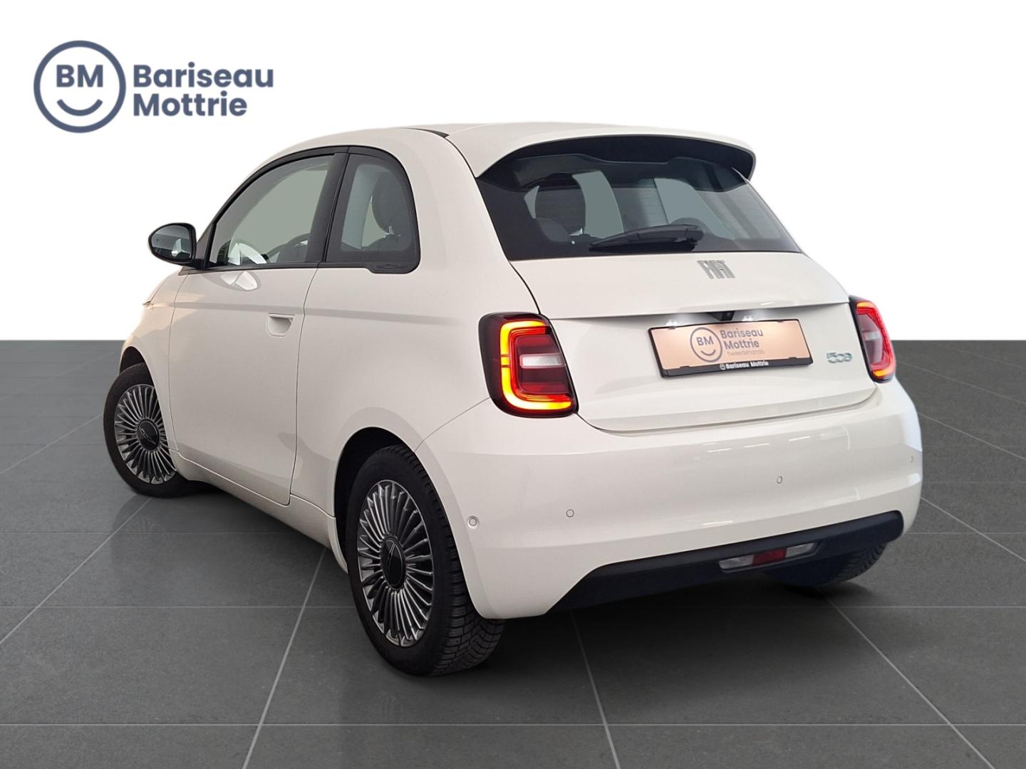Fiat 500e ICON 42kWh 118pk*CAMERA ACHTER*SENSOREN VOOR EN ACHTER*DAB*CARPLAY*KLIMAATREGELING* - Afbeelding 4