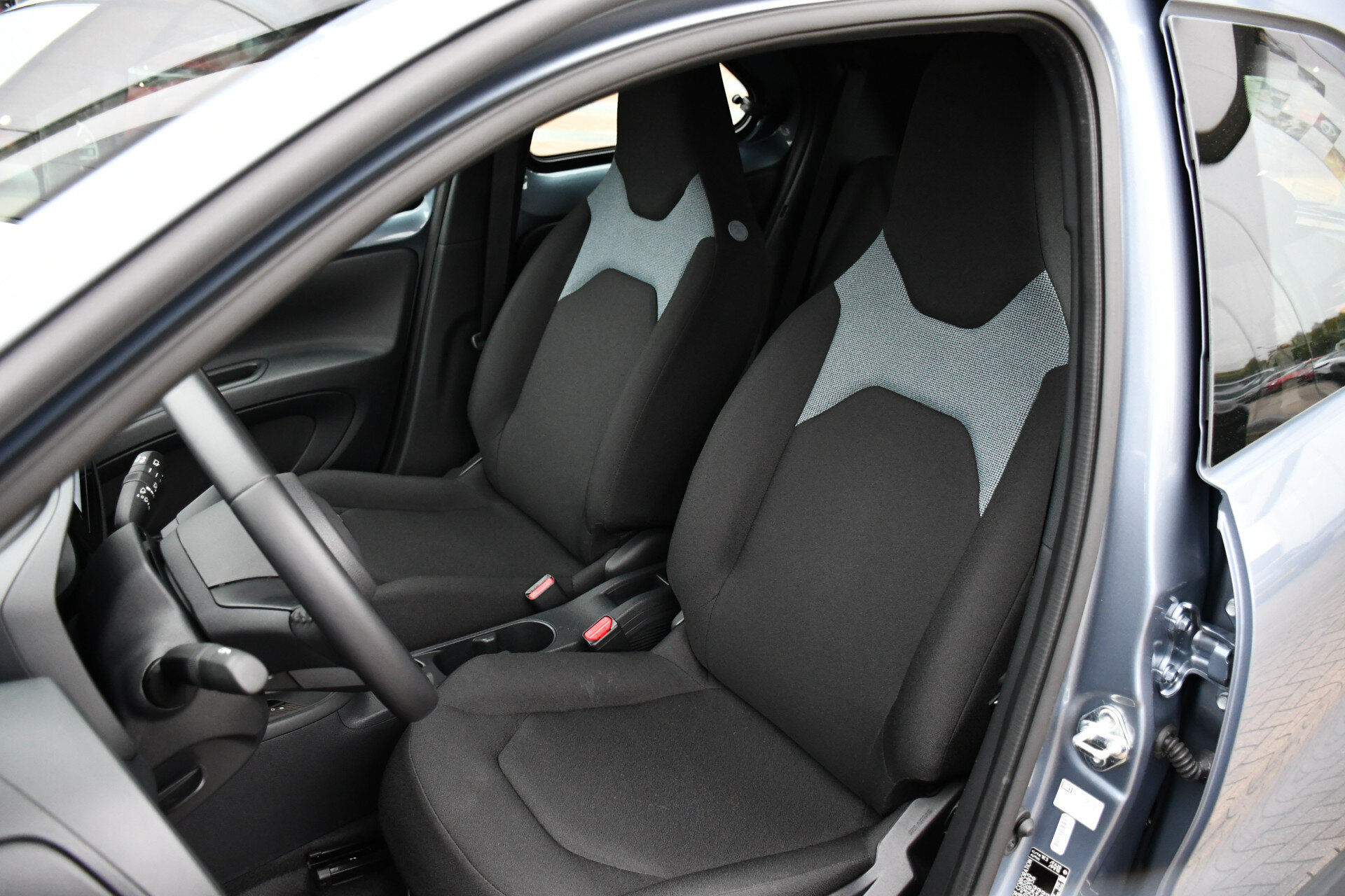 Toyota Aygo X Hybrid 115 play Automaat 116pk - Afbeelding 2