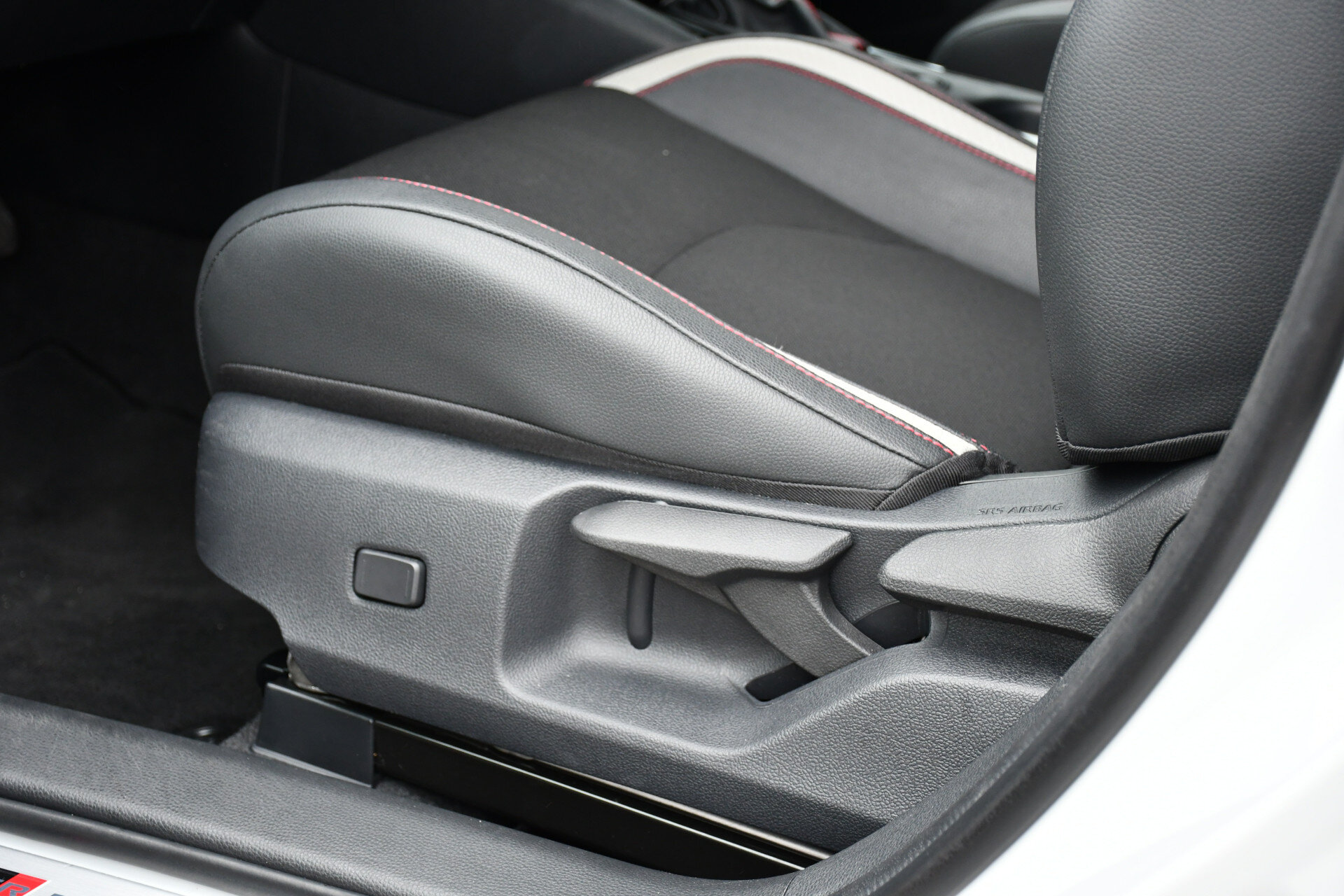 Toyota Corolla Touring Sports Hybrid 200 Business GR Sport Plus Limited Automaart 197pk - Afbeelding 4