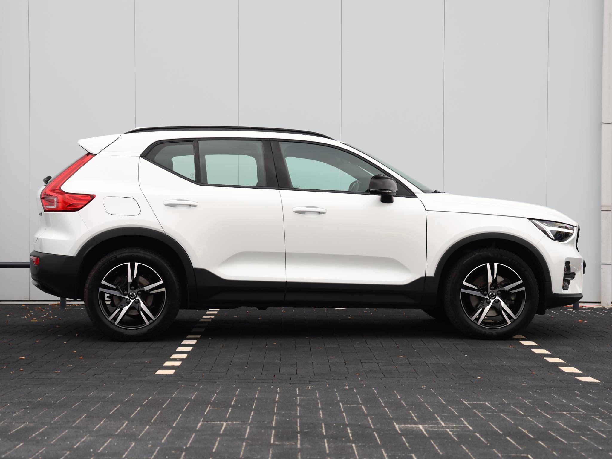 Volvo XC40 2.0 B4 Plus Dark
