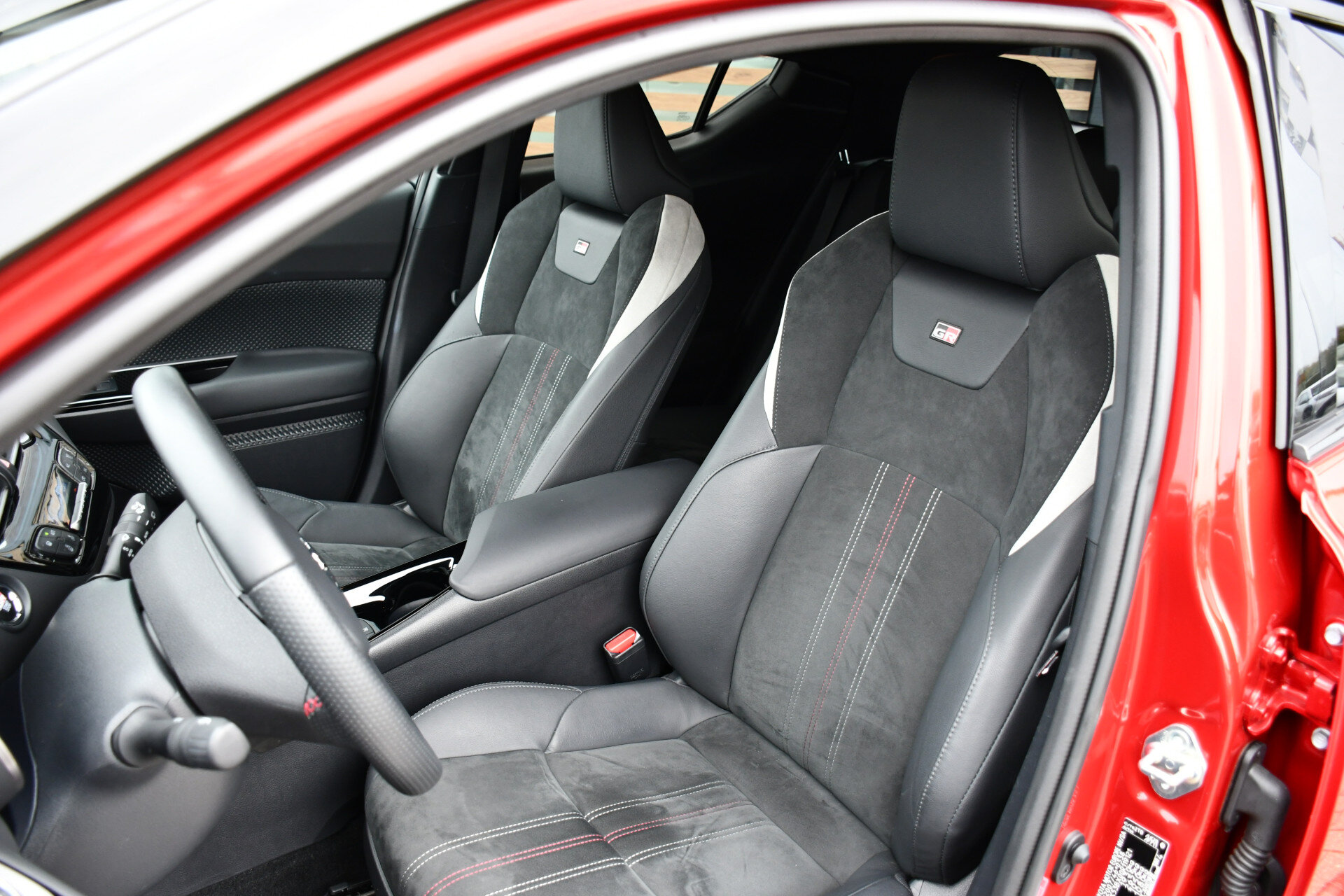 Toyota C-HR 2.0 Hybrid GR-Sport Automaat 184pk - Afbeelding 2