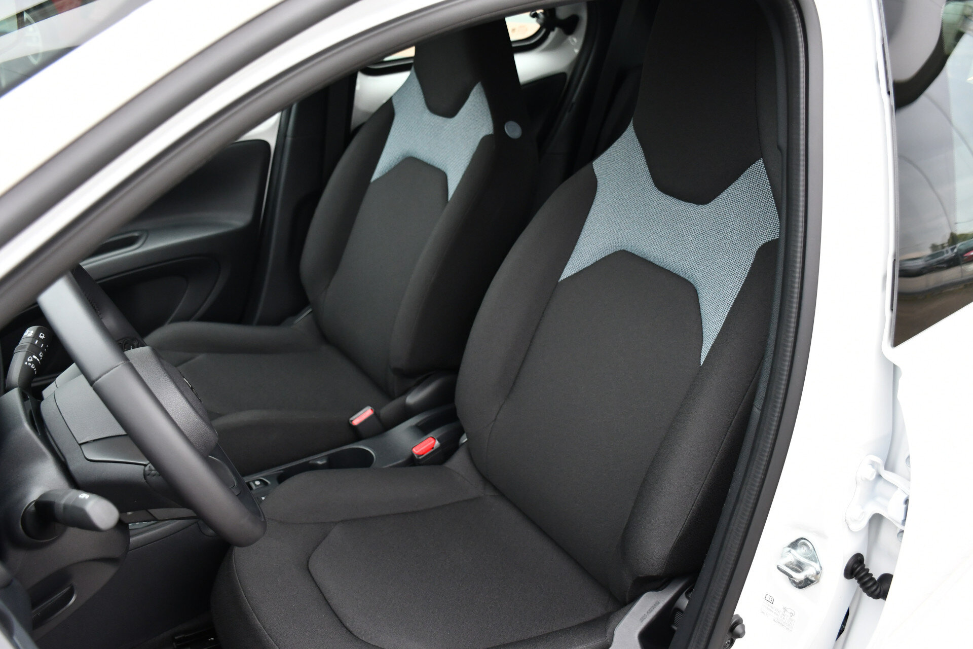 Toyota Aygo X Hybrid 115 play Automaat 116pk - Afbeelding 2