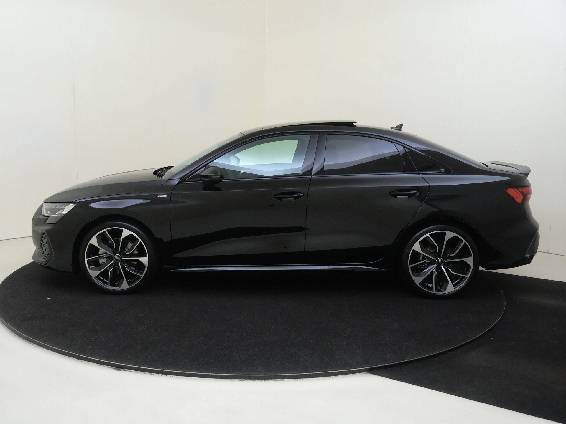 CUPRA Born Business Limited - Afbeelding 2