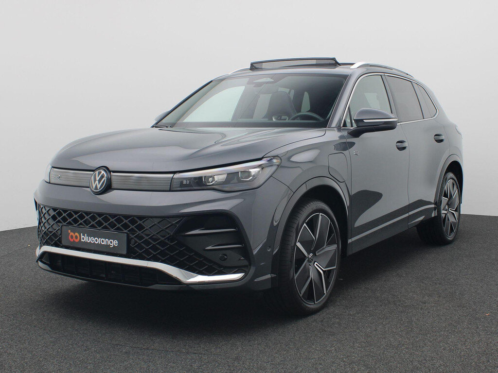 Volkswagen Tiguan 1.5 eHybrid R-Line 204PK DSG SOH 99,97%, Panoramadak, Achteruitrijcamera, 20" LM Velgen, Keyless, Elektr. Achterklep, Side Assist, Stoel-Stuurverwarming, Navi via Apple Carplay/Android Auto