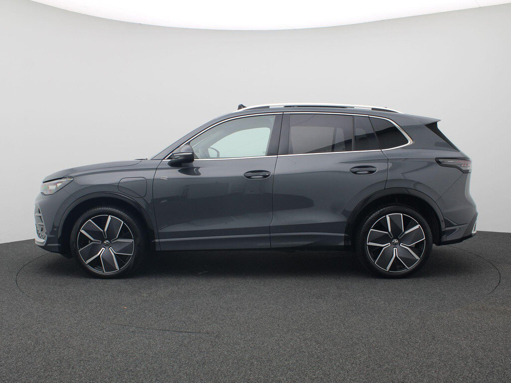 Volkswagen Tiguan 1.5 eHybrid R-Line 204PK DSG SOH 99,97%, Panoramadak, Achteruitrijcamera, 20" LM Velgen, Keyless, Elektr. Achterklep, Side Assist, Stoel-Stuurverwarming, Navi via Apple Carplay/Android Auto - Obraz 3