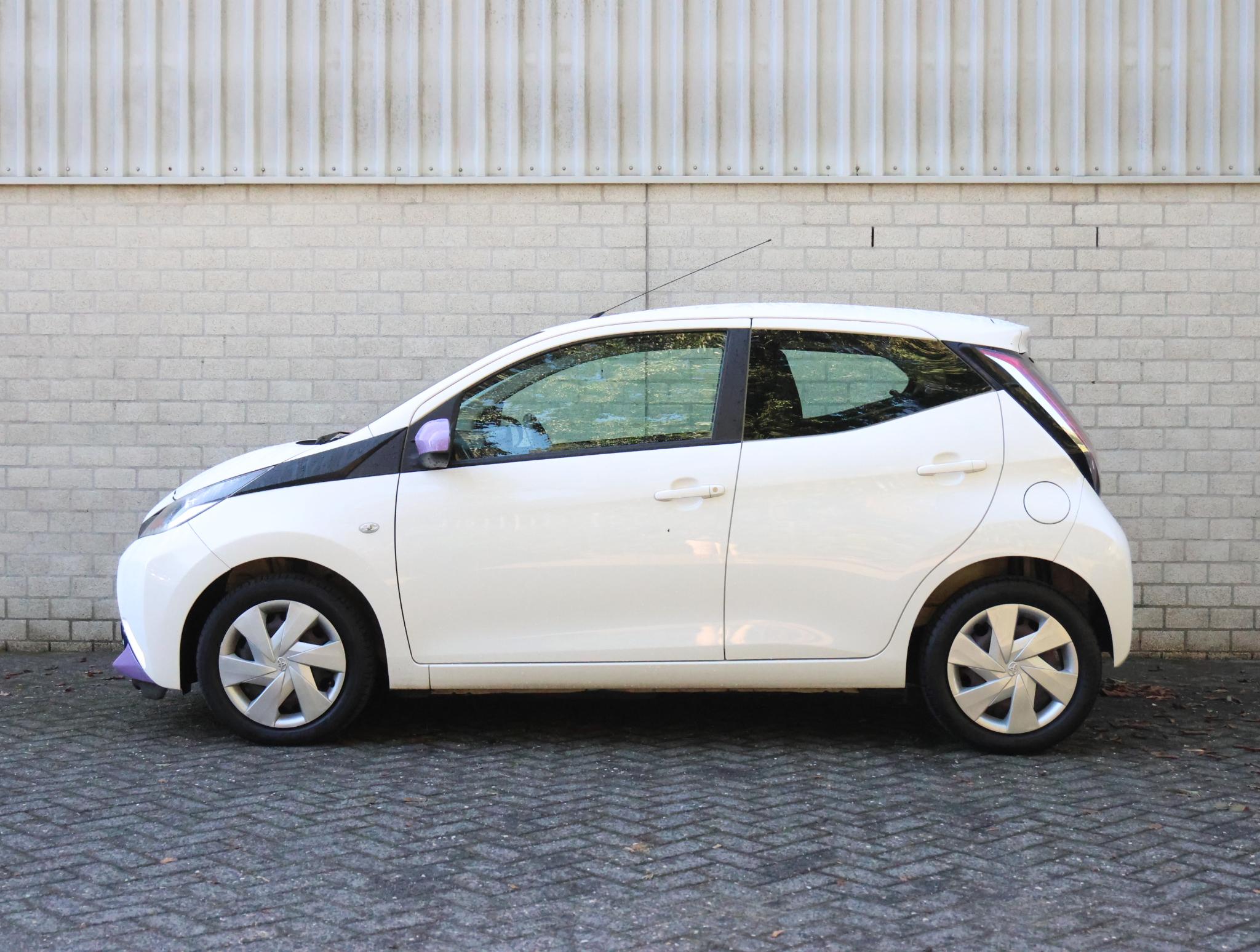 Toyota Aygo 1.0 69pk X-Play - Afbeelding 2
