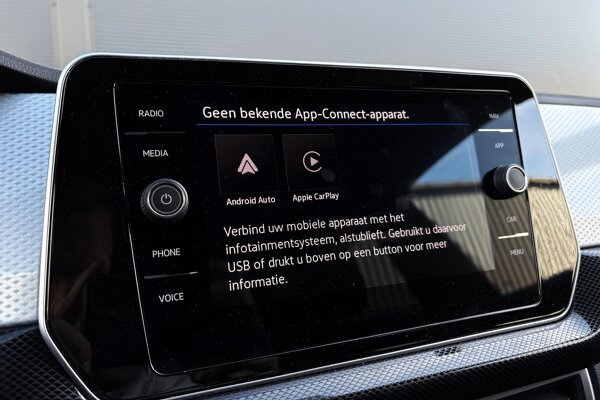 Apple Carplay/Android Auto Apple Carplay/Android Auto