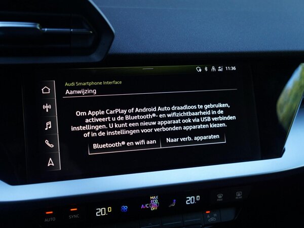 Apple Carplay/Android Auto Apple Carplay/Android Auto